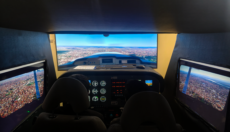 Piloto en cabina de avión